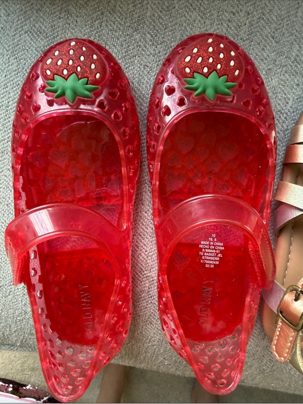 EUC sz 10 Old Navy Red Strawberry Jelly Mary Jane Sandals